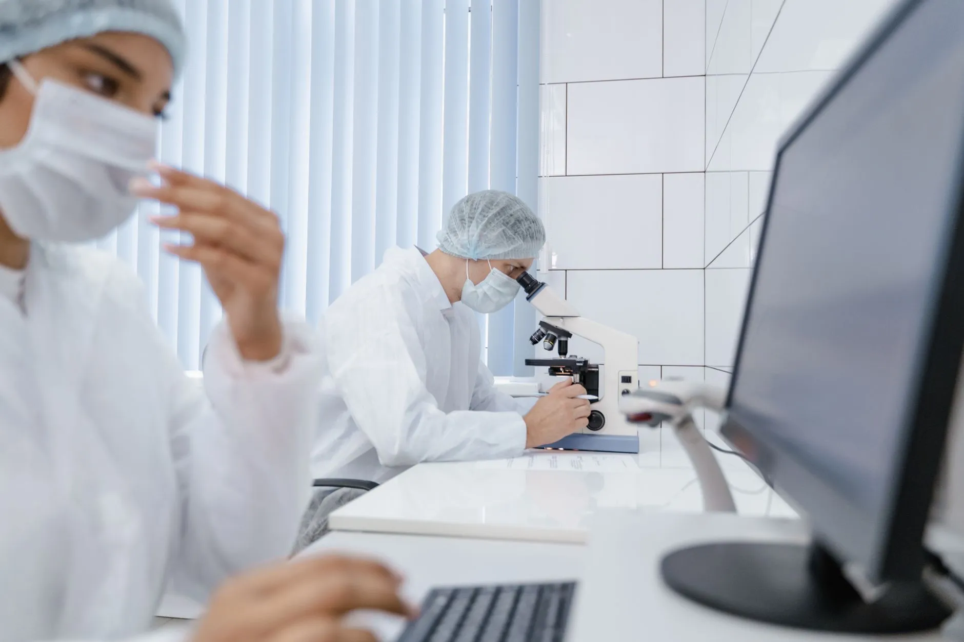 上海萌向科技多媒体讲台与电子白板一体化教学方案解析